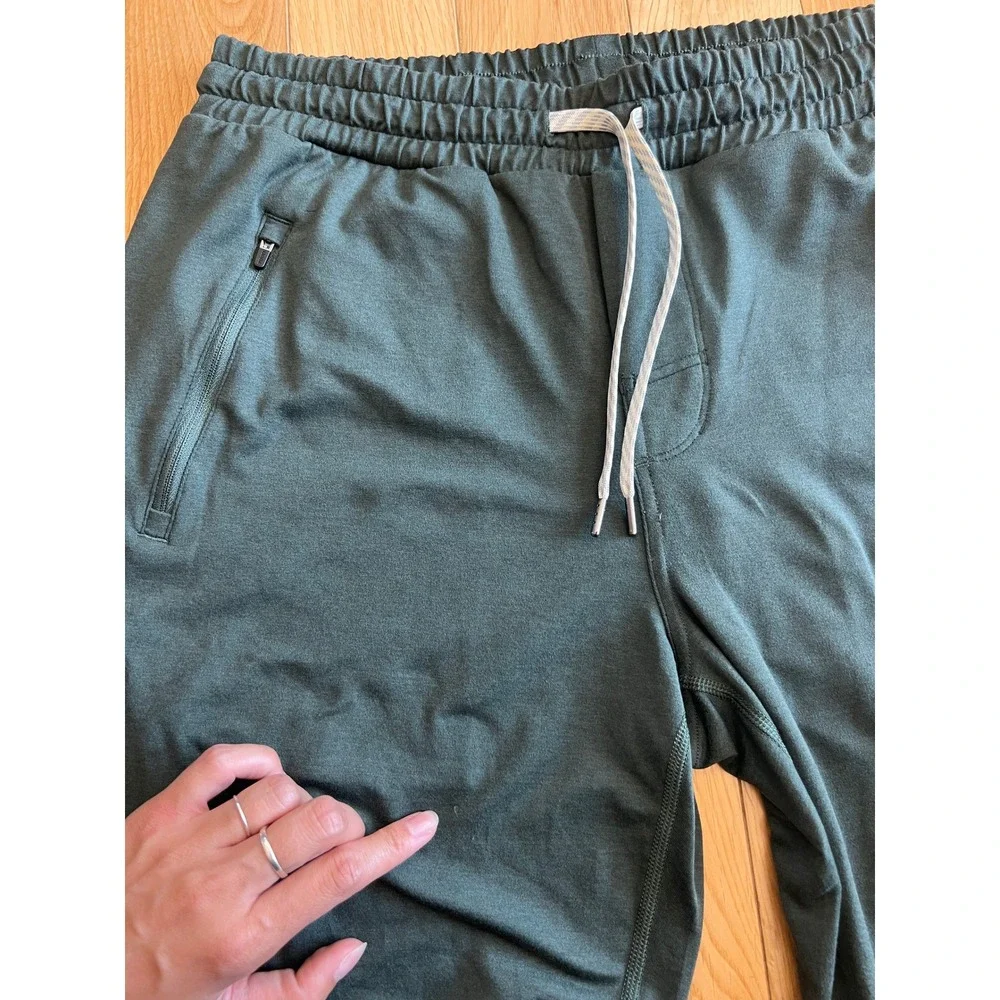 Vuori Men's Ponto Performance Jogger Pants Green Activewear Loungewear Size L
